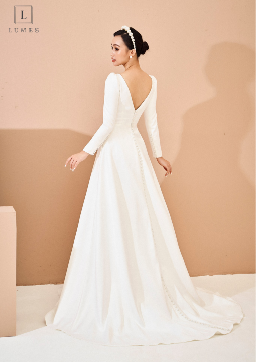 Váy cưới hở lưng tay dài