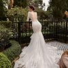 váy cưới đuôi cá hở lưng