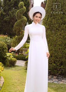Áo dài dự tiêc cưới truyền thống